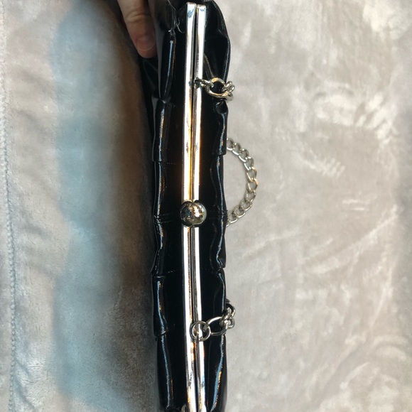Black express patent leather clutch with shoulder strap - Picture 3 of 6